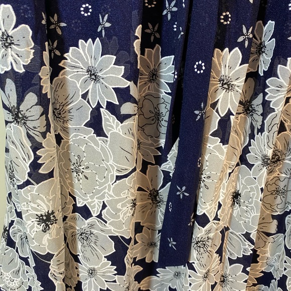 Ember Boho Top Sleeveless Blue White Size Large - Picture 3 of 6